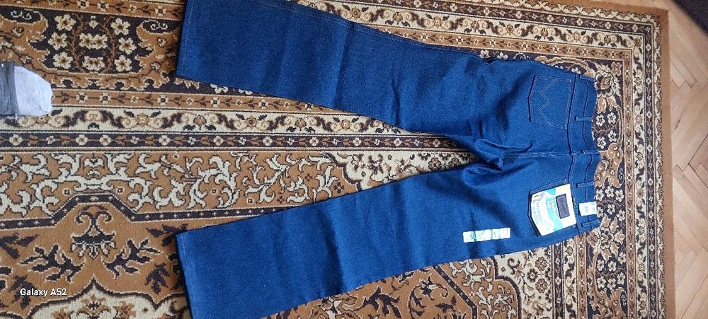 Продам новые джинсы Wrangler  модель 935 NAY
