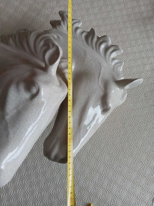 Cabeça dupla de cavalo em cerâmica com apoio em Madeira