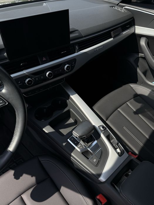 Audi A4 офіційний автомобіль