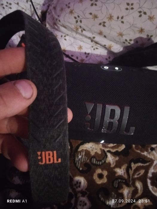 Также джбл екстрім 3 в досить гарному стані все робить без проблем