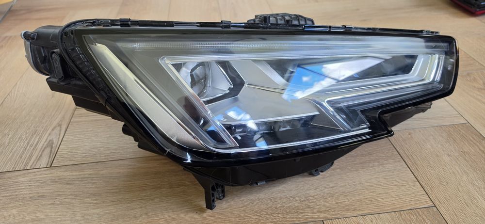 Lampa przednia LED Audi A4 B9 8W0941034