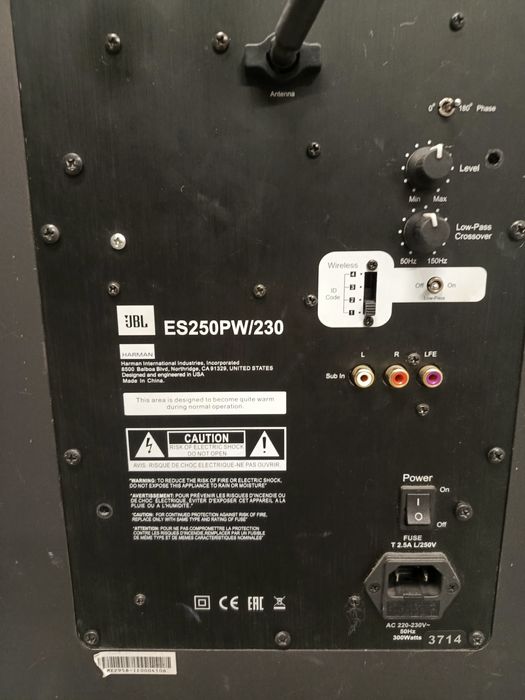 Bezprzewodowy subwoofer JBL