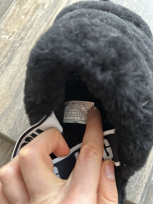Продам трендові сандалі/шльопки Ugg
