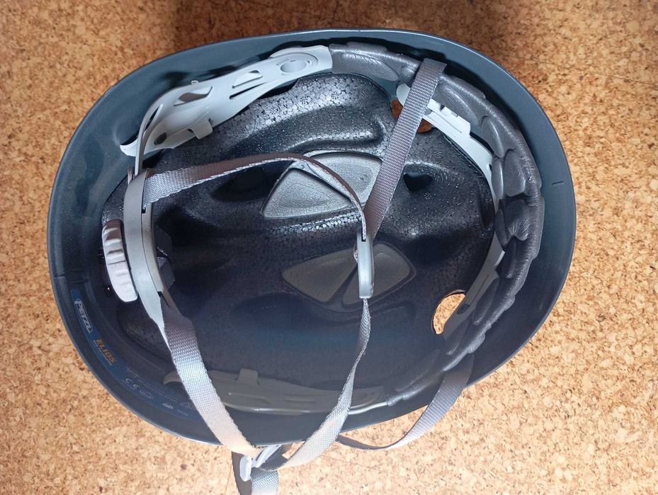 Capacete Preto da Petzl - Praticamente novo