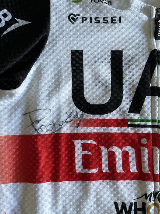 Jersey UAE autografado pelo Tadej Pogačar