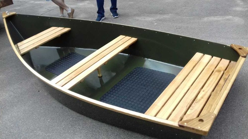 Постройка лодок.