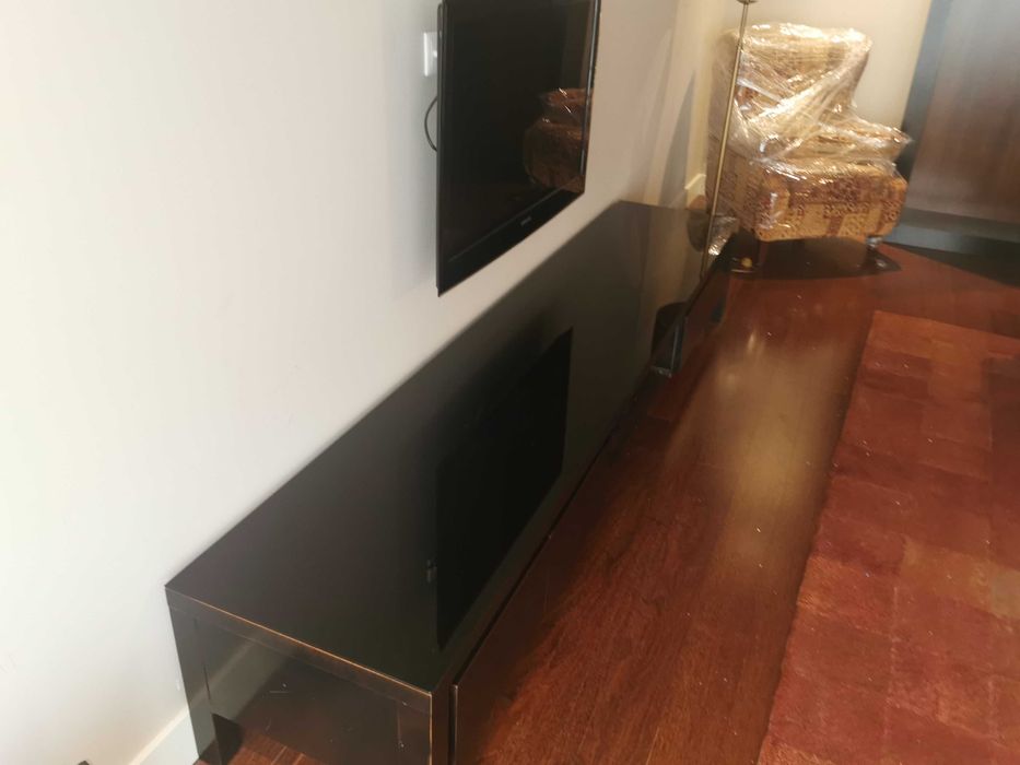 Móvel TV com vidro de proteção