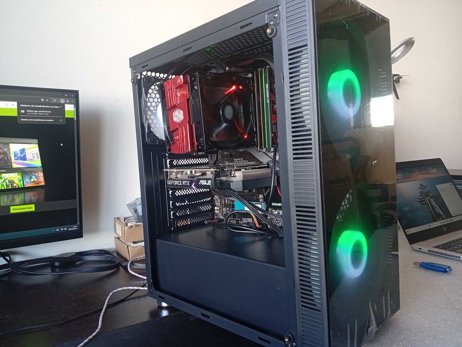 Gigabyte GamingX i5 9600K + RTX3050 8GB + 32GB RAM + SSD + HDD
