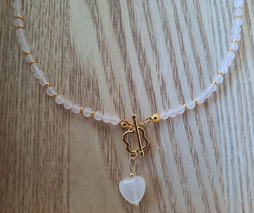 Nowy naszyjnik z matowego bialego kryształu