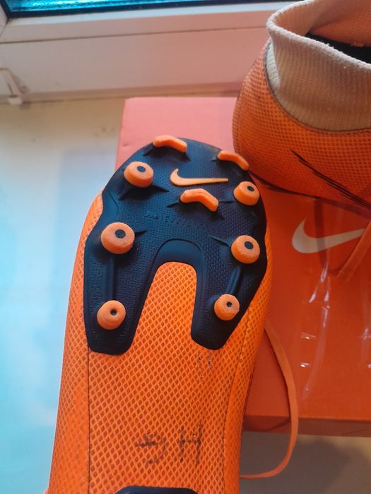 Футбольні бутси  40 р