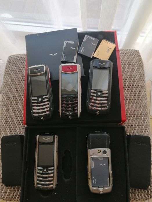 Телефон Vertu Ferrari CDMA