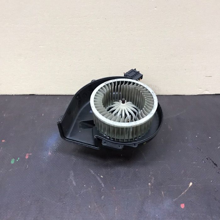 мотор пічки Skoda Fabia Roomster WV Polo 9N