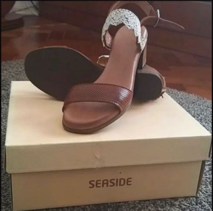Vendo sandálias de senhora