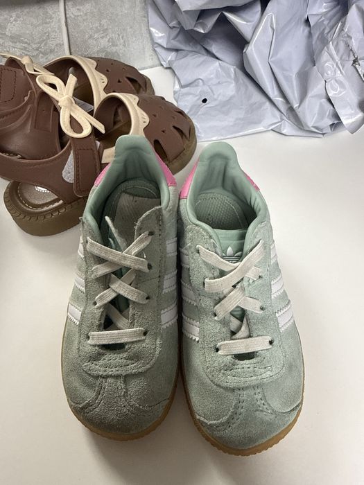 Взуття для дівчинки