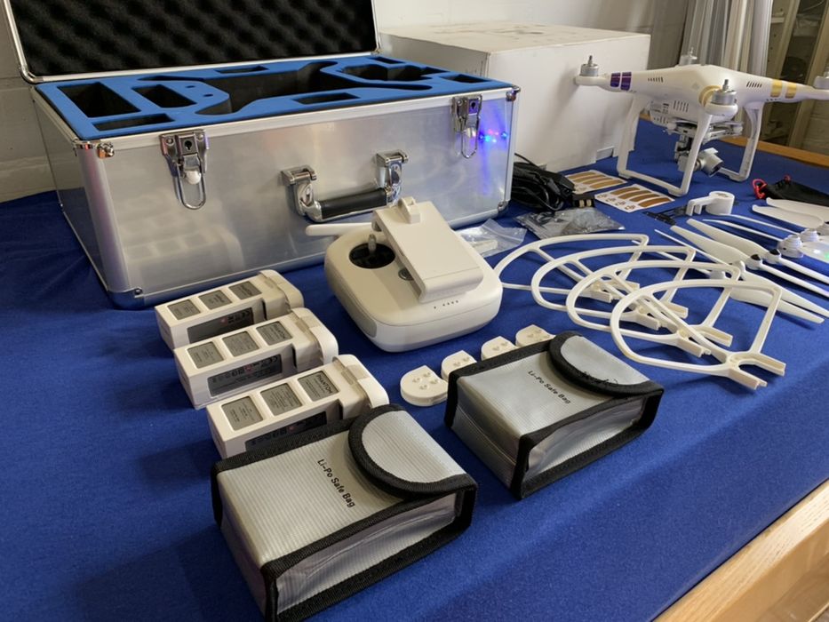 Drone DJI Phantom 3 4K + 3 Baterias com Mala e Extras64284803087361121