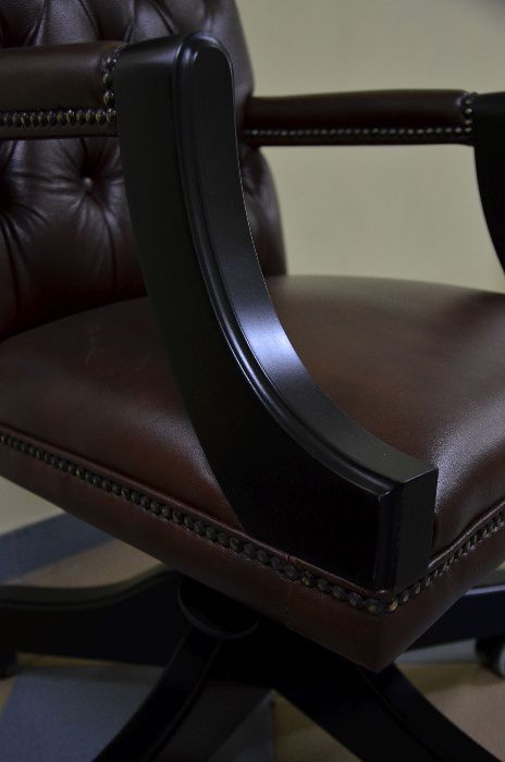 Fotel Obrotowy Chesterfield wykończenia czarne