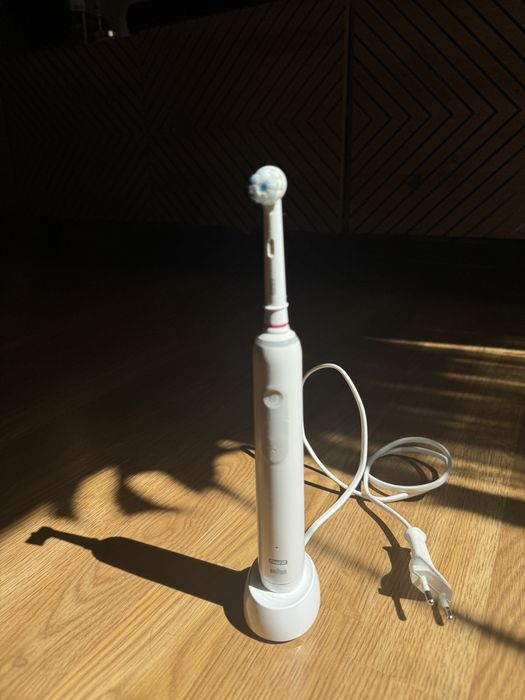 Електрична зубна щітка Oral-B Pro 3-3000 Sens Clean