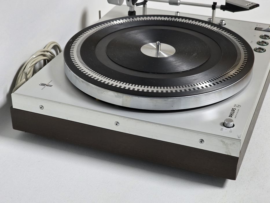 Gira Discos antigo reparado Philips