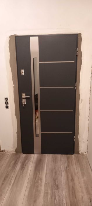 Drzwi Delta Universal z montażem