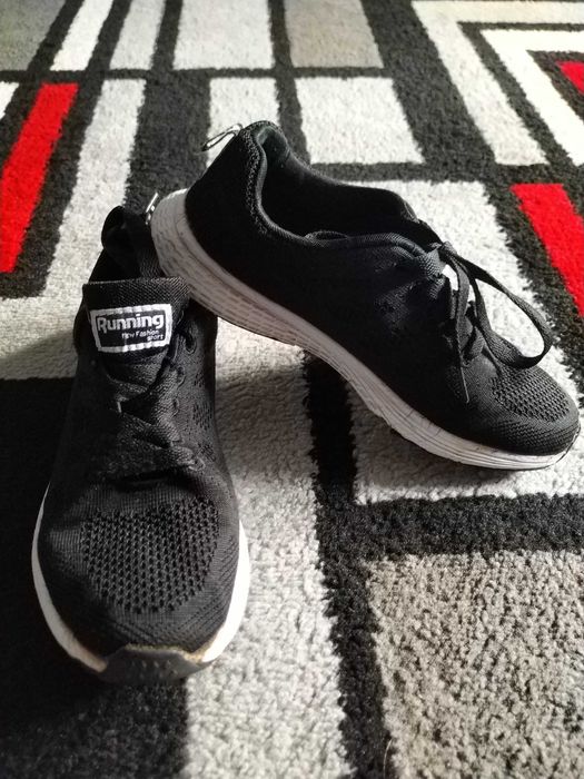 Чорні кросівки для хлопчика 38 р