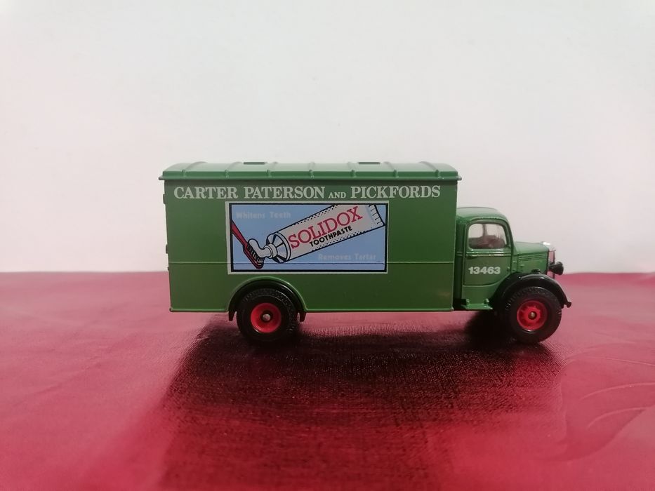Camioneta miniatura em metal Bedford "0" Series Van da Carter Paterson