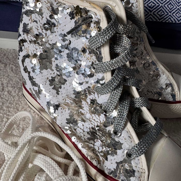 Trampki na platformie w stylu Converse z cekinami