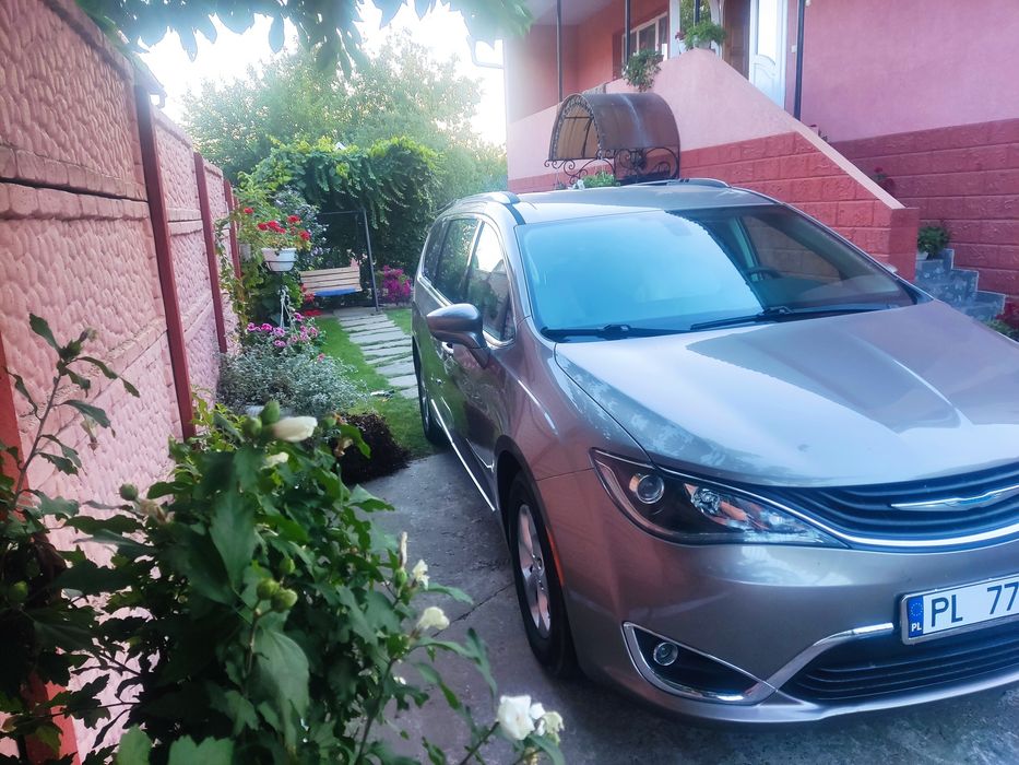 Продам Крайслел Пацифіка 2018рік плагін-гібрид