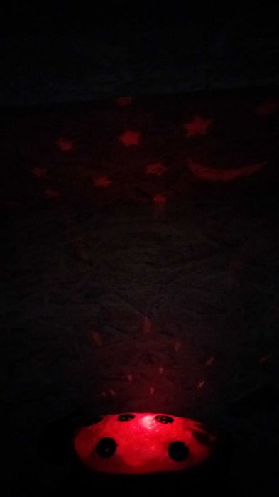 Joaninha Projetor musical noturno Bebé Glow Pillow