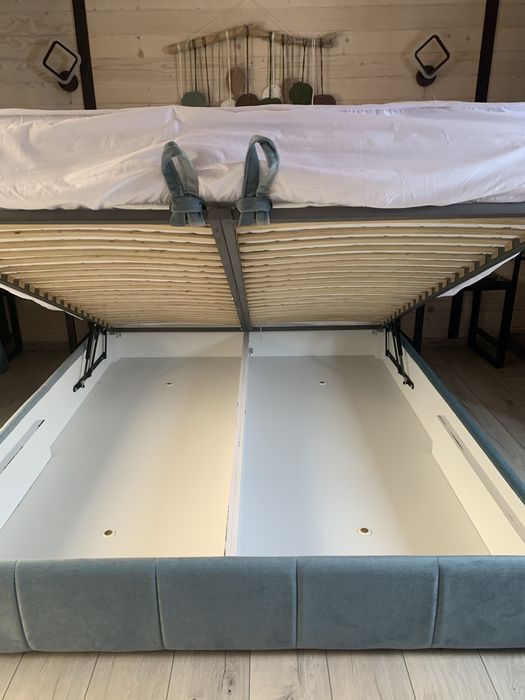 Продається двохспальне ліжко