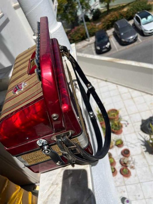 Acordeão Hohner Amati IIB  à 2a voz com três filas - pronto a tocar - correias novas