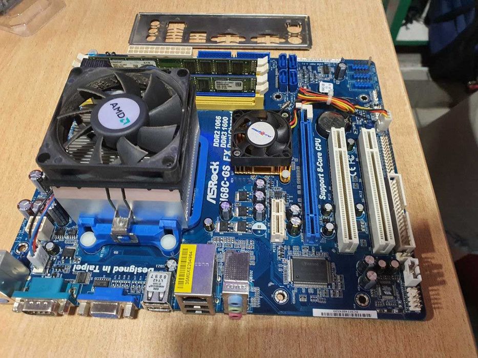 Матер плата sAM3+ ASrock N68N-GS FX с FX4100 кулер.