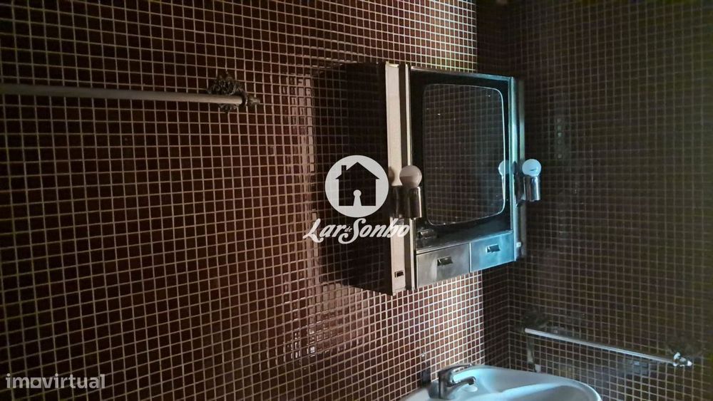 Apartamento T2, na zona da Rua Costa Cabral, junto ao Metro, dispon...
