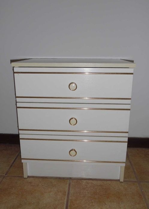 Conjunto cama, roupeiro e cómoda