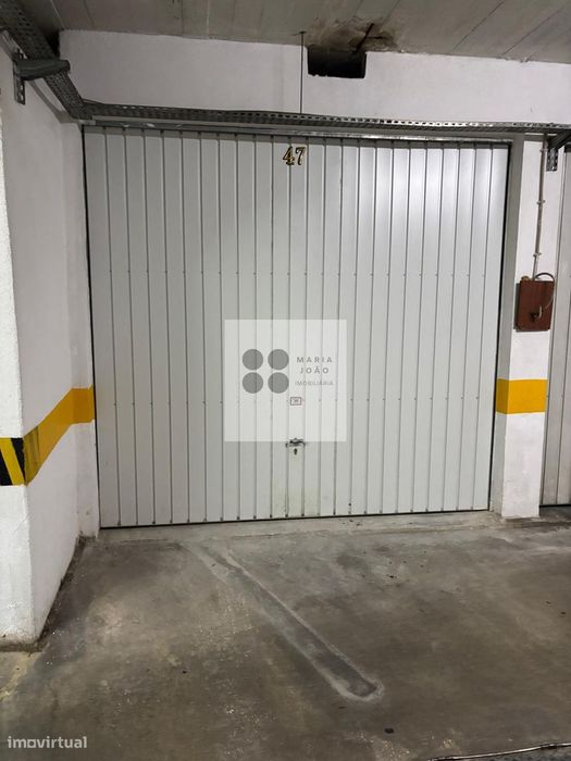 Arrendamento Garagem para 1 Carro, Zona calma, Oportunidade!