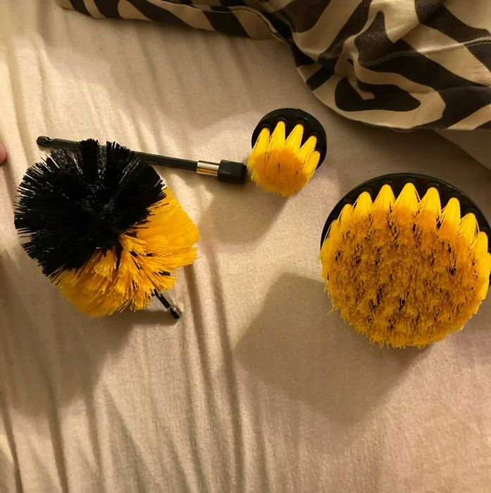 Три щетки для чистки в кухне, ванной или авто