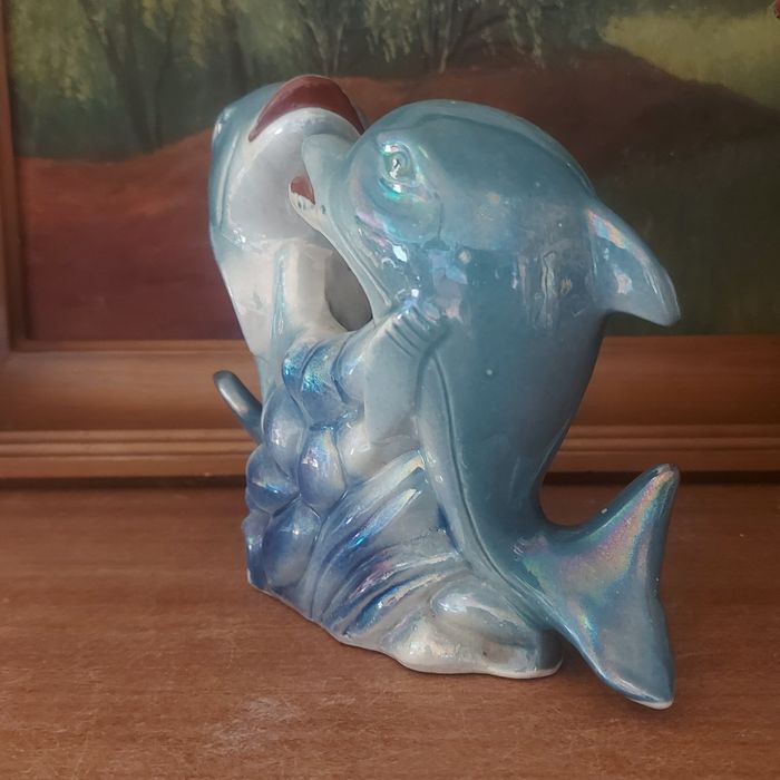 Figurka porcelanowa-ceramika Delfiny na fali