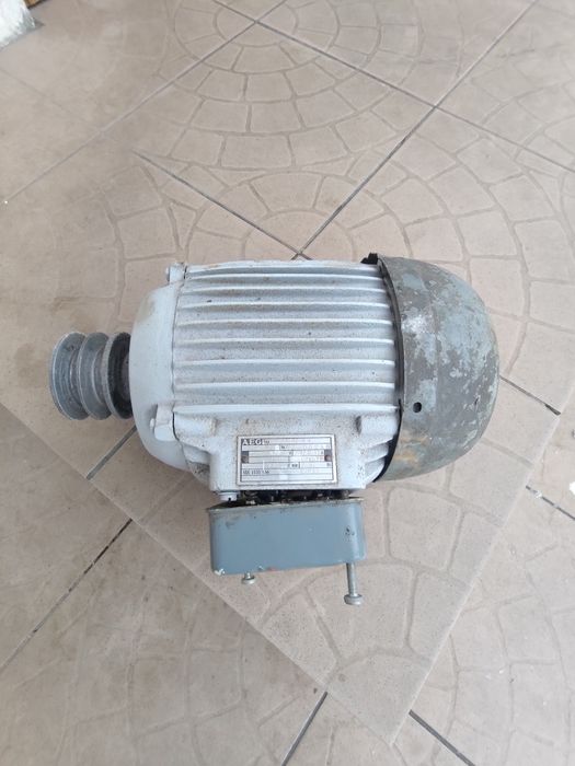 Двигун 0.75 кВт 1400 об/хв 220/380 (мотор провірений робочий)