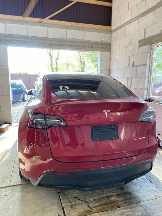 Розбір Tesla MODEL Y 21-24 запчастини