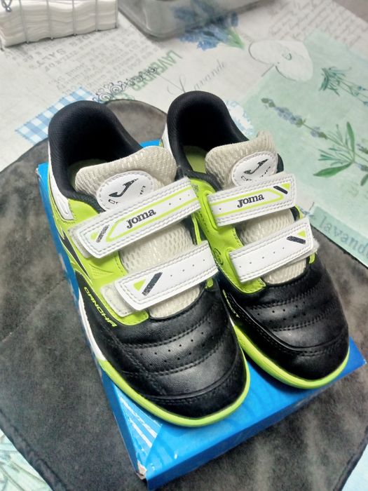 Sapatilhas da Joma 32