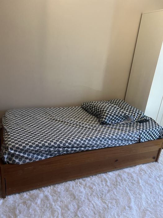 Cama dupla de solteiro