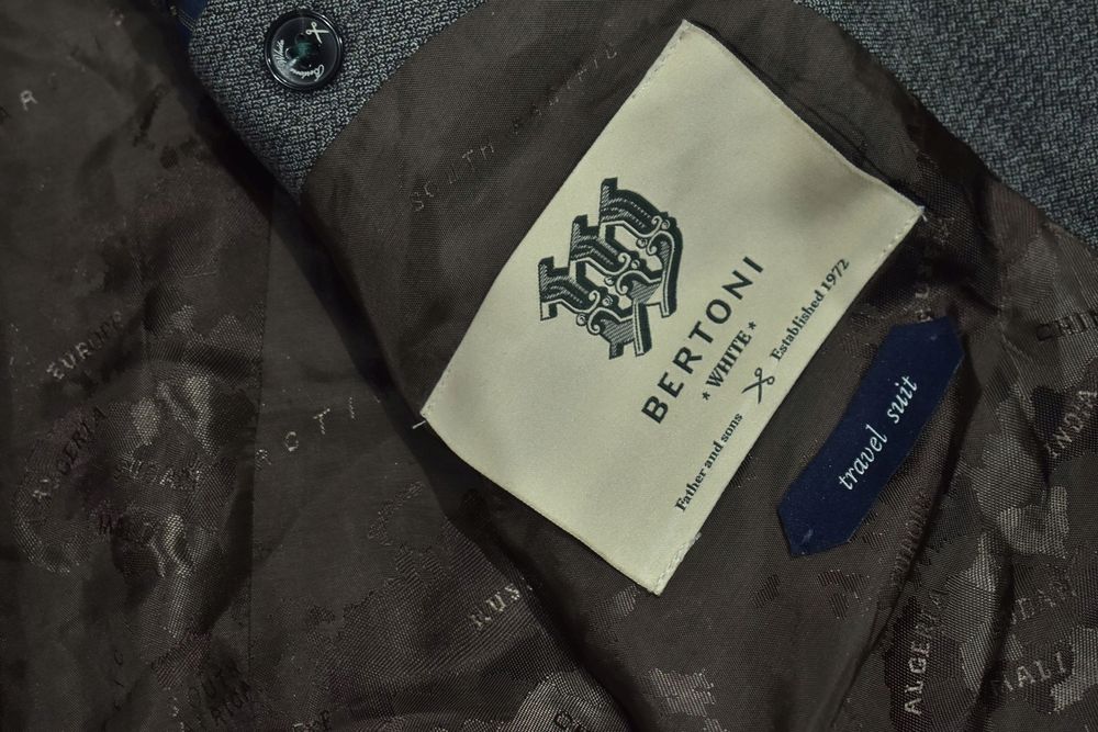 Bertoni White Wełniany Garnitur Brązowy 48