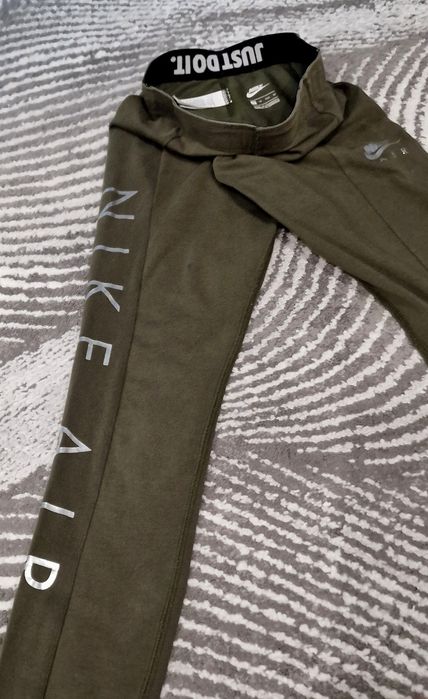 Legginsy bawełniane z nadrukiem khaki ," Nike"