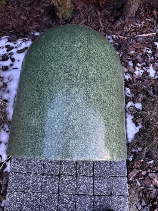 Garaz na robota koszącego