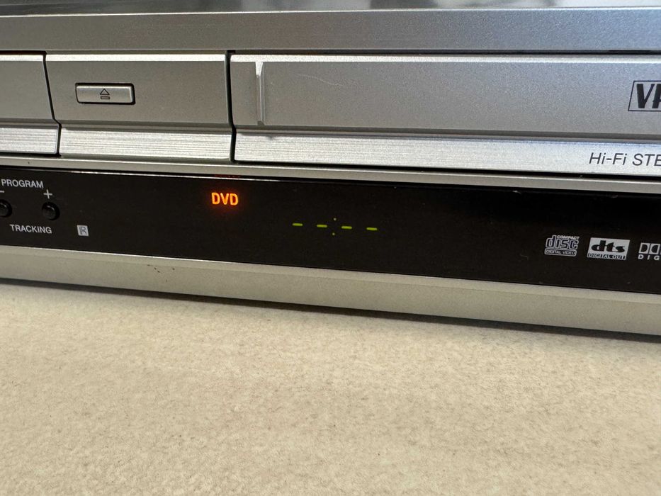 Sony SLV-D920 combo  magnetowid VHS oraz odtwarzacz płyt DVD i CD