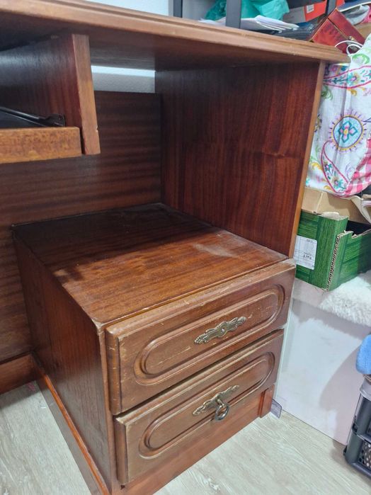 Secretaria de quarto/ bom estado