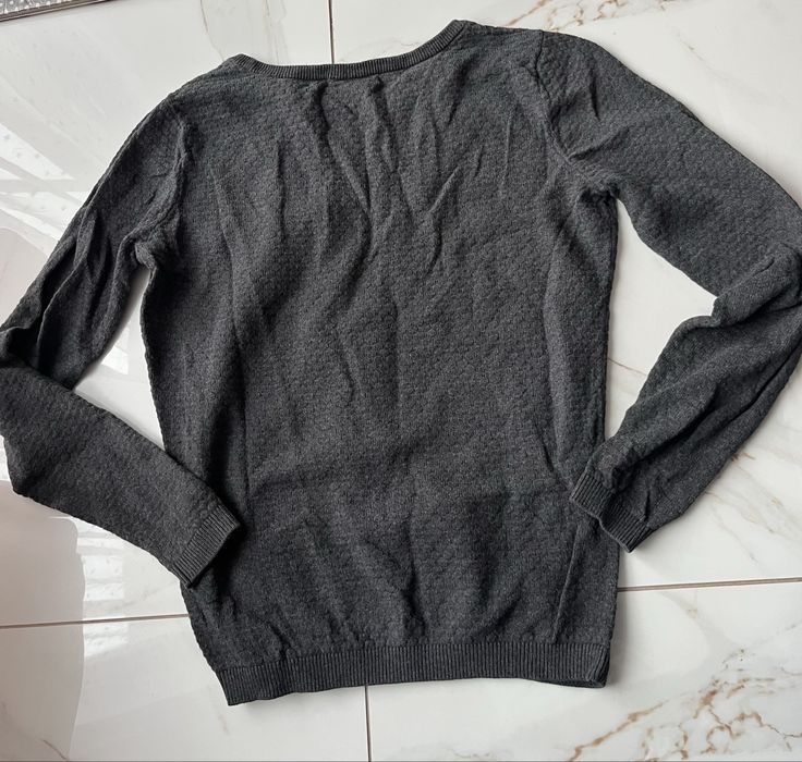 Szara bluzka z dlugim rekawem