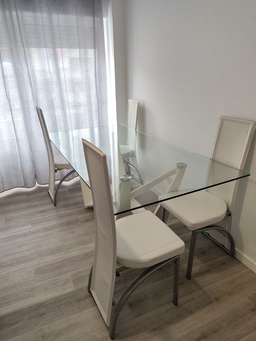 Mesa de Vidro com 4 cadeiras