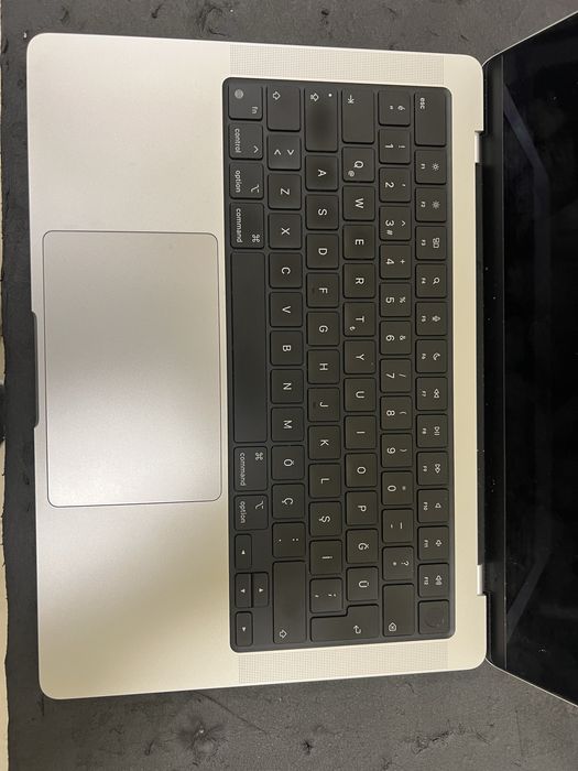 Розбір Macbook Pro A2992