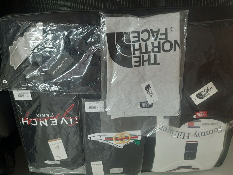 T-shirt armani , gucci , givenchy,the north face , etc..