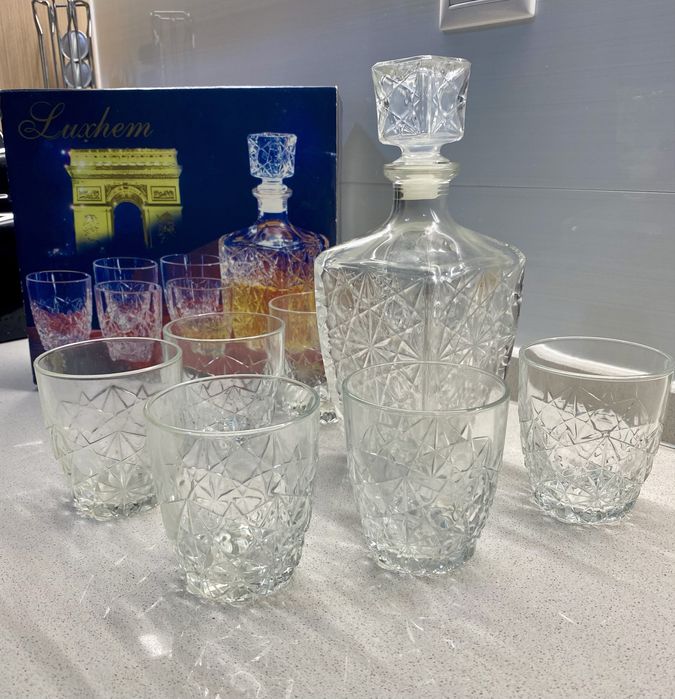 Conjunto de jarro e copos de uísque